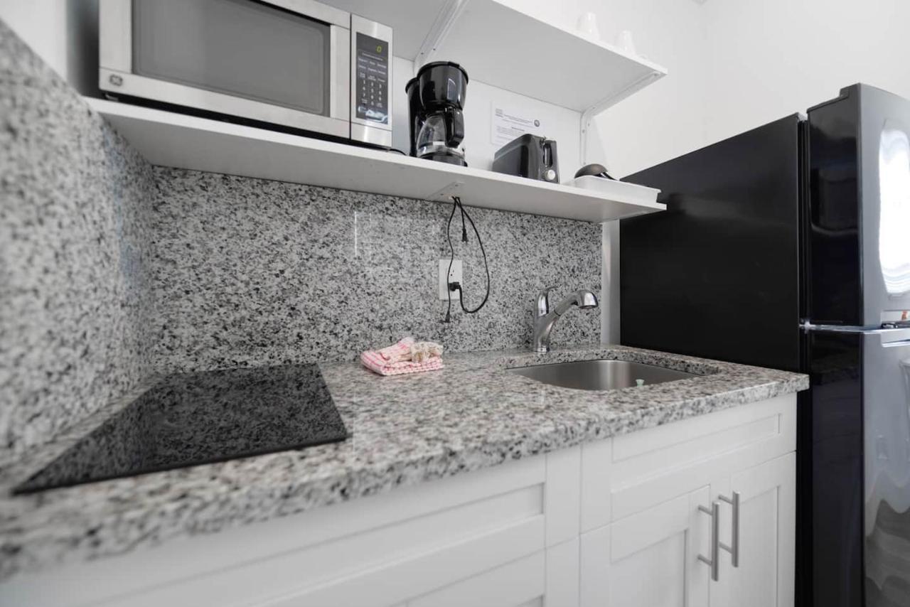 Cozy 1 Bedroom With Pool Steps From The Beach #41 Hollywood Exterior foto