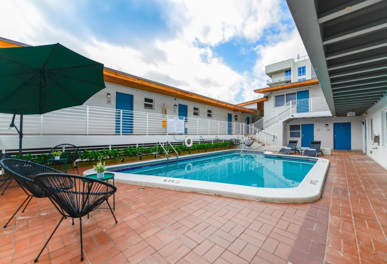 Cozy 1 Bedroom With Pool Steps From The Beach #41 Hollywood Exterior foto